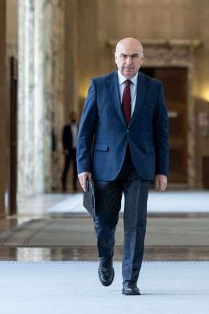 Economia sub presiune: Guvernul Bolojan propune cele mai mari creşteri de taxe din ultimul deceniu